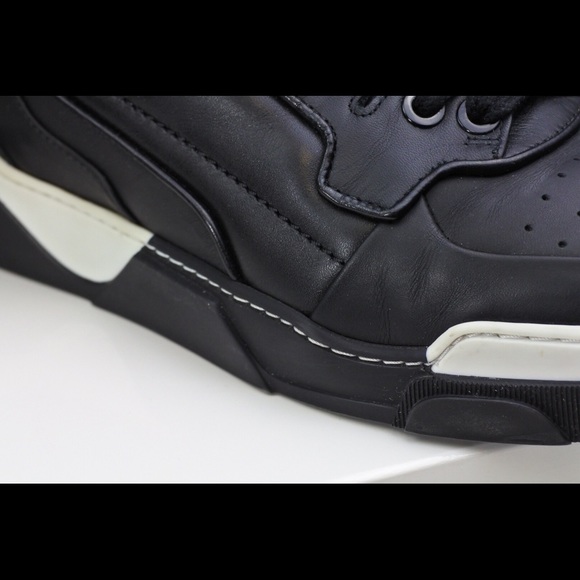Givenchy
Tyson Star High-Top Sneaker 43 - Picture 7 of 8